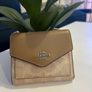 Coach small wyn wallet
